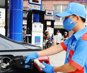 Từ 15h chiều nay, giá xăng tăng ở mức cao nhất trong vòng một năm