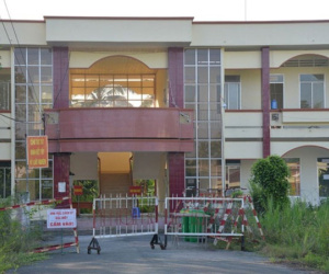 Người phụ nữ bán vé số lẻn vào khu điều trị bệnh nhân Covid-19