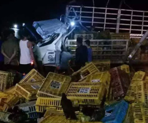 Xe tải lật trong đêm, 2 người chết, 1 người bị thương nặng