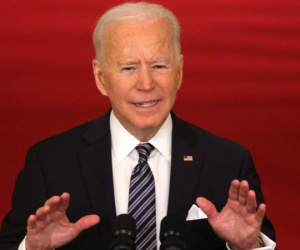 Biden bị chỉ trích vì phớt lờ thành tựu vaccine Covid-19 của Trump
