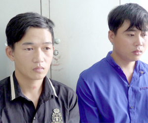 Bỏ mặc vợ tại bàn nhậu, gã chồng cùng bạn chở cô gái mới quen vào nhà trọ hiếp dâm