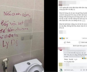 Chồng chuyên gia lấy vòi xịt bồn cầu tắm cho con, vợ không bảo được đành viết lời thách thức trên tường với nội dung cực sốc