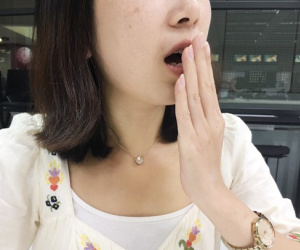 Cô gái cả ngày chỉ ăn bữa tối, nấc từ 3-5 phút/lần, bác sĩ khuyên sau 2 ngày nấc liên tục thì nên đi khám