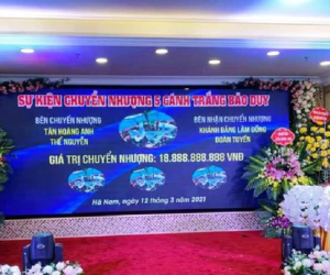 Xôn xao hình ảnh buổi lễ nhượng bán hoa lan 5 cánh trắng với giá gần 19 tỷ đồng ở Hà Nam