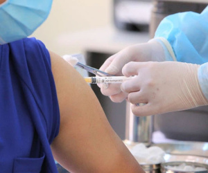 Hơn 10.000 người đã tiêm vaccine Covid-19, Bộ Y tế yêu cầu điều tra nguyên nhân các ca phản ứng nặng sau tiêm