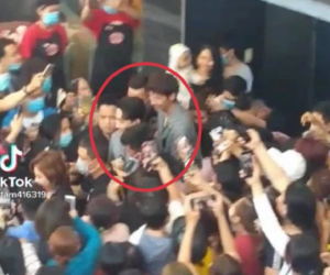 Clip Trấn Thành chật vật thoát khỏi biển fan quây kín, phải livestream kể chuyện bị nắm áo giật ngược về sau, xé và cào tay