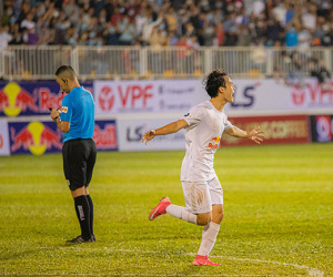 Văn Toàn tỏa sáng, Hoàng Anh Gia Lai đánh bại tân binh V.League