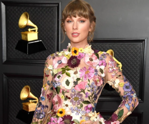 Siêu thảm đỏ Grammy 2021: BTS, Taylor Swift 'chặt chém' Doja Cat và em gái Miley hở bạo nhức mắt