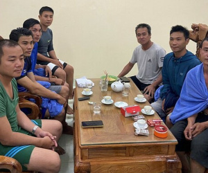 Cứu sống 7 thuyền viên, tìm hướng trục vớt tàu hàng chìm trên biển