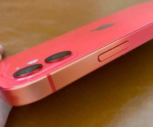 Nhiều mẫu iPhone 11 và iPhone 12 bị bay màu, lộ khung nhôm