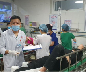 Nạn nhân kể lại vụ xe khách chở hơn 20 người đi lễ đâm trúng đuôi xe đầu kéo: Nhiều người hoảng loạn kêu khóc, máu me bê bết khắp nơi