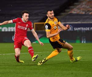 Jota ghi bàn vào lưới đội bóng cũ, Liverpool tạm thoát khủng hoảng