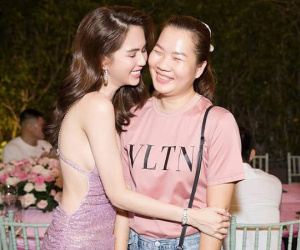 Hết thanh lý kim cương đồ hiệu tiền tỷ, Ngọc Trinh lại mạnh tay sắm thêm xe sang chỉ để chiều lòng trợ lý Thúy Kiều