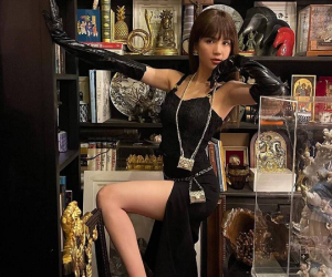 Ngọc Trinh khoe túi xách siêu tí hon nằm trong bộ sưu tập mới của Chanel