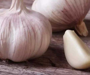 Đừng bao giờ ăn tỏi chung với những thứ 'cấm kỵ' này kẻo sinh độc và khiến cơ thể 'ôm họa'