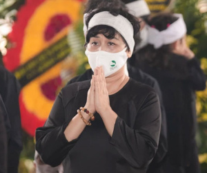 Xuân Bắc - Thảo Vân đau xót, NSND Minh Hằng thất thần tiễn đưa chồng về cõi vĩnh hằng
