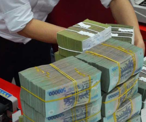Đi ngược xu hướng, vì sao một số ngân hàng tăng lãi suất huy động?