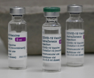 Ngừng tiêm vaccine AstraZeneca hàng loạt: Có phải 'hiệu ứng Domino'?