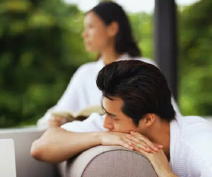 Đang cãi nhau vì chuyện con không giống bố thì mẹ chồng ập vào nghiêm mặt quát một câu khiến chúng tôi kinh sợ