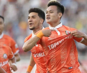 Trò cưng thầy Park lập siêu phẩm, tân binh V.League bất ngờ quật ngã đội đầu bảng