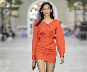 Siêu mẫu Thanh Hằng, Hoàng Thùy khoe chân thon thẳng tắp trên sàn catwalk có chiều dài 'khủng'