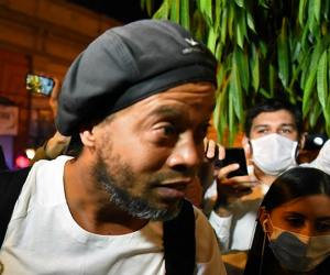 Ronaldinho 'ngựa quen đường cũ' sau cú sốc mất người thân