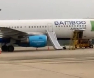 Khách mở cửa thoát hiểm máy bay Bamboo Airways làm bung phao cứu sinh