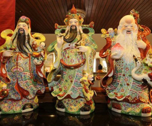 Nửa đêm canh 3: Gia chủ đặt 1 trong 4 thứ này lên bàn thờ xua đuổi 'tà khí', đón tài lộc về nhà