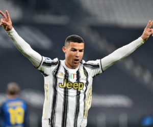 Ronaldo ẵm hai danh hiệu Serie A