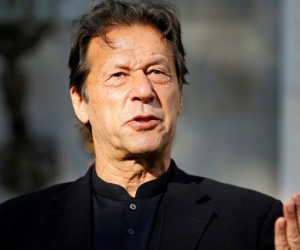 Thủ tướng Pakistan mắc COVID-19, tự cách ly tại nhà