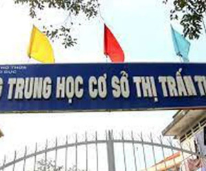 Phụ huynh dẫn người xông vào trường đánh học sinh để 'trả thù' cho con