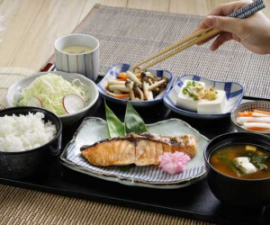 Người Nhật luôn trẻ lâu và sống thọ hơn hẳn các quốc gia khác: Nhìn 3 điểm 'khác biệt' trong mâm cơm của họ bạn sẽ hiểu