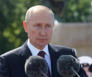 Ông Putin hé lộ dự định tiêm vắc-xin ngừa Covid-19