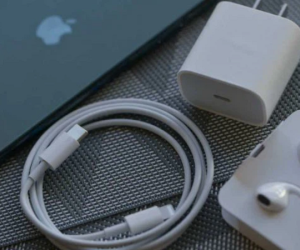 Đằng sau quyết định loại bỏ bộ sạc của các nhà sản xuất smartphone