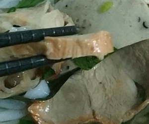 Phàn nàn vì quán bán thịt quá dày, cô gái bị dân mạng 'mắng ngược'