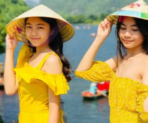 Hai tiểu thư nhà Quyền Linh 'gây bão' lần thứ n trên cõi mạng, xinh đố ai làm lại