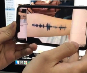 Cô vợ ngỡ ngàng khi nghe giọng người chồng đã mất vang lên từ hình xăm trên cánh tay, bí mật phía sau khiến ai nấy ngỡ ngàng