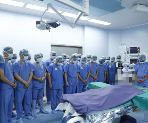 Cái kết đẹp sau hành trình người mẹ 71 tuổi đi tìm trái tim của con trai chết não