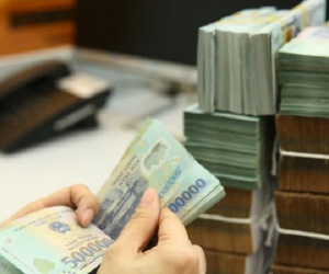 Tăng trưởng tín dụng bị siết, ngân hàng vẫn tự tin lãi cao?