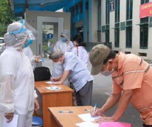 Vì sao cụ bà ở Thanh Oai xét nghiệm Covid-19 dương tính, sau đó lại âm tính: Chuyên gia nói 'bình thường', chỉ rõ 2 lý do