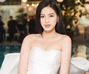 Đỗ Thị Hà khoe vòng 1 nảy nở quyến rũ