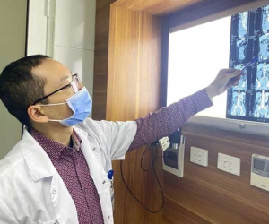 Bụng to lên rõ rệt nhưng chủ quan không đi khám, người phụ nữ không ngờ mình mang khối u 10kg trong ruột