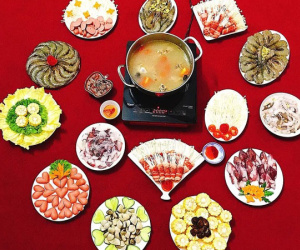 Nữ sinh 20 tuổi 'hô biến' mâm cơm đơn giản thành bữa tối 'trăm hoa đua nở' cực ngon mắt khiến tín đồ mê ăn uống xuýt xoa đòi thưởng thức