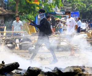 Hãng tin Myanmar nói 90 người chết trong một ngày biểu tình