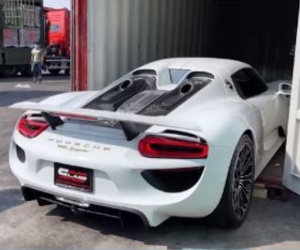 Porsche 918 Spyder siêu đắt lần đầu tiên cập bến Việt Nam