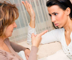 Chồng mất được 3 năm, vợ muốn tái giá nhưng bị mẹ chồng 'khóc lóc ăn vạ', nhưng tiếng để cốc nước cực mạnh xuống bàn sau đó đã khiến bà đuối lí!
