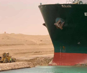 Cách theo dõi trực tiếp tàu khổng lồ mắc kẹt tại kênh đào Suez