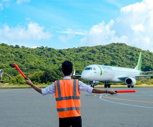 Chen nhau bay ra Côn Đảo, giá đắt đỏ vẫn liên tục 'cháy' vé