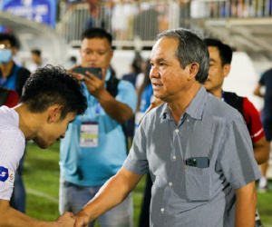 Cảm ơn bầu Đức là chưa đủ, hãy ngả mũ trước 'ông thầy' tiên phong của bóng đá Việt Nam!