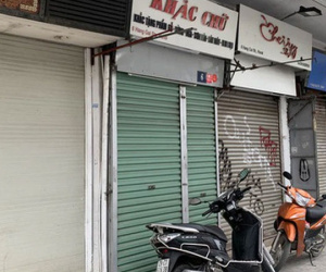 Hà Nội: Cửa hàng trên phố cổ đồng loạt đóng cửa cả năm vì ế ẩm do dịch COVID-19